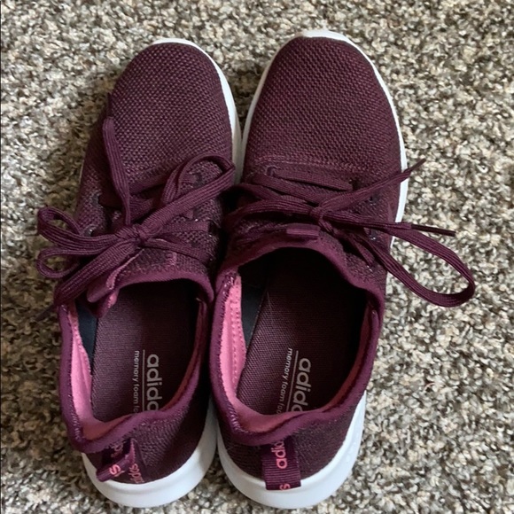 maroon adidas tennis shoes